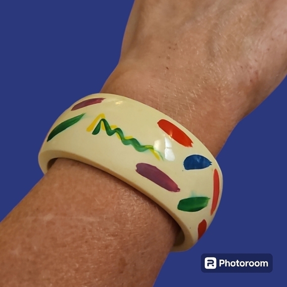 Vintage Jewelry - Vintage 1980s Atomic Artsy Graffiti Wide Acrylic Chunky Bangle Bracelet
